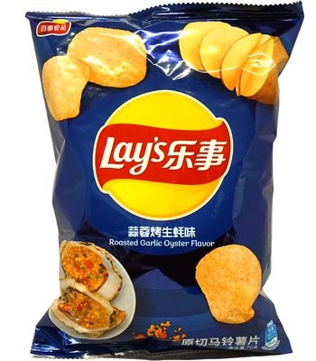 LAY'S Potato Chips Roasted Garlic Oyster Flavor 70g
